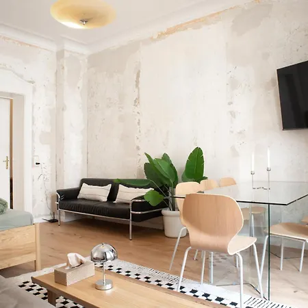 Zwei Grosse Altbau Fuer Gruppen Bis 14 Personen Im Leipziger Westen, Direkte Parkplaetze Im Innenhof, 10 Minuten Vom Zentrum Leipzig