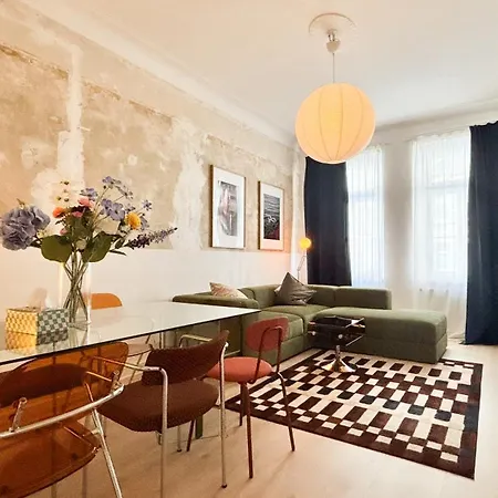 Zwei Grosse Altbau Fuer Gruppen Bis 14 Personen Im Leipziger Westen, Direkte Parkplaetze Im Innenhof, 10 Minuten Vom Zentrum Apartamento *