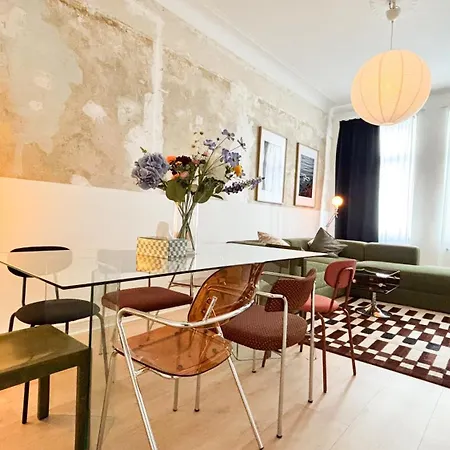 Zwei Grosse Altbau Fuer Gruppen Bis 14 Personen Im Leipziger Westen, Direkte Parkplaetze Im Innenhof, 10 Minuten Vom Zentrum Leipzig