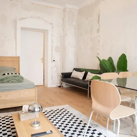 Apartamento Zwei Grosse Altbau Fuer Gruppen Bis 14 Personen Im Leipziger Westen, Direkte Parkplaetze Im Innenhof, 10 Minuten Vom Zentrum