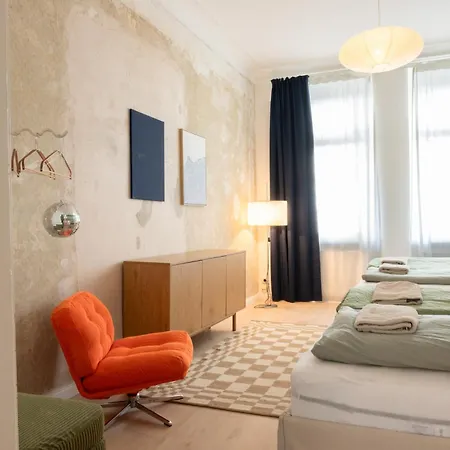 Apartamento Zwei Grosse Altbau Fuer Gruppen Bis 14 Personen Im Leipziger Westen, Direkte Parkplaetze Im Innenhof, 10 Minuten Vom Zentrum