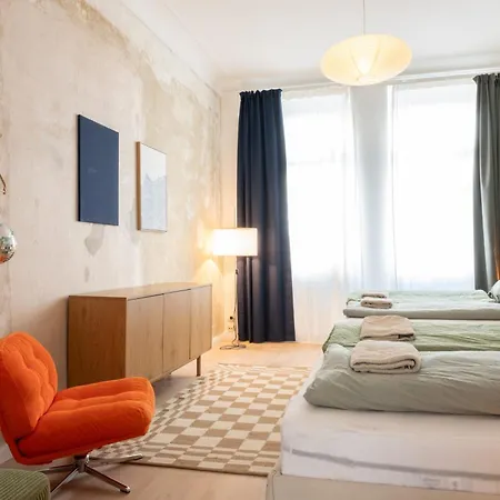 Zwei Grosse Altbau Fuer Gruppen Bis 14 Personen Im Leipziger Westen, Direkte Parkplaetze Im Innenhof, 10 Minuten Vom Zentrum * Leipzig