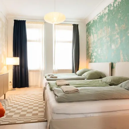 Zwei Grosse Altbau Fuer Gruppen Bis 14 Personen Im Leipziger Westen, Direkte Parkplaetze Im Innenhof, 10 Minuten Vom Zentrum Apartamento Leipzig