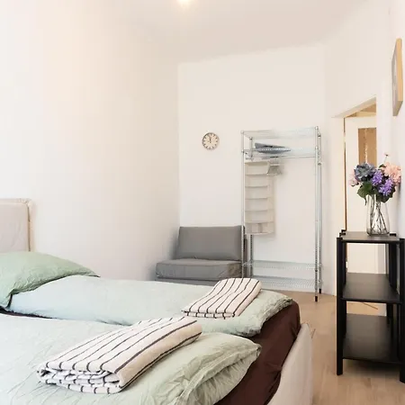 Zwei Grosse Altbau Fuer Gruppen Bis 14 Personen Im Leipziger Westen, Direkte Parkplaetze Im Innenhof, 10 Minuten Vom Zentrum * Leipzig