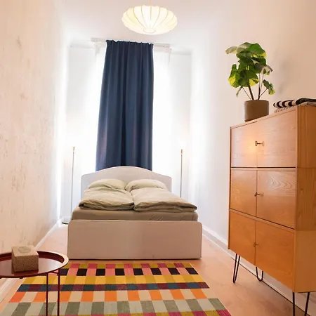 Zwei Grosse Altbau Fuer Gruppen Bis 14 Personen Im Leipziger Westen, Direkte Parkplaetze Im Innenhof, 10 Minuten Vom Zentrum Leipzig