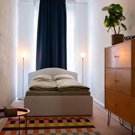 Apartamento Zwei Grosse Altbau Fuer Gruppen Bis 14 Personen Im Leipziger Westen, Direkte Parkplaetze Im Innenhof, 10 Minuten Vom Zentrum
