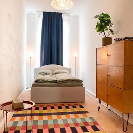 Zwei Grosse Altbau Fuer Gruppen Bis 14 Personen Im Leipziger Westen, Direkte Parkplaetze Im Innenhof, 10 Minuten Vom Zentrum Apartamento *