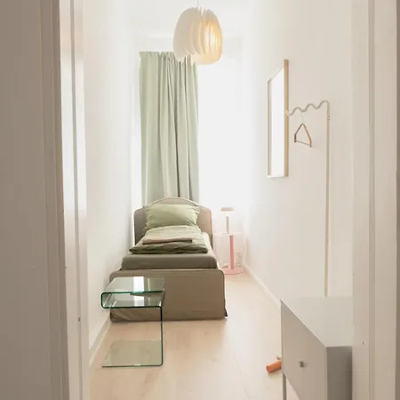 Apartamento Zwei Grosse Altbau Fuer Gruppen Bis 14 Personen Im Leipziger Westen, Direkte Parkplaetze Im Innenhof, 10 Minuten Vom Zentrum