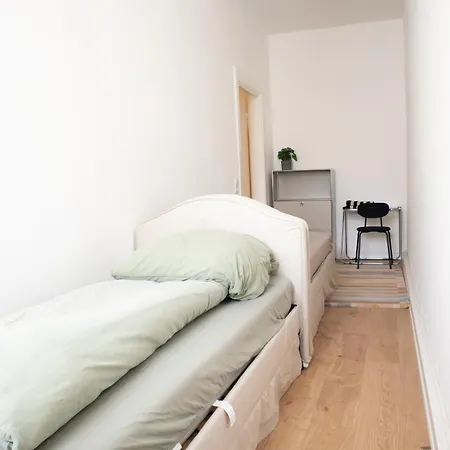 Zwei Grosse Altbau Fuer Gruppen Bis 14 Personen Im Leipziger Westen, Direkte Parkplaetze Im Innenhof, 10 Minuten Vom Zentrum Leipzig