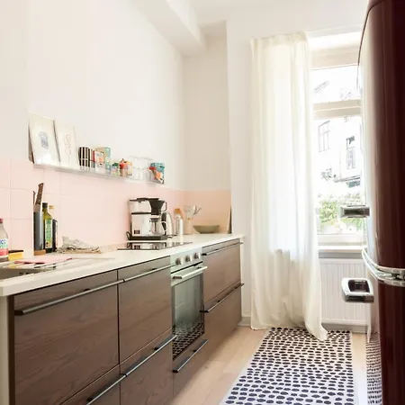 Zwei Grosse Altbau Fuer Gruppen Bis 14 Personen Im Leipziger Westen, Direkte Parkplaetze Im Innenhof, 10 Minuten Vom Zentrum *
