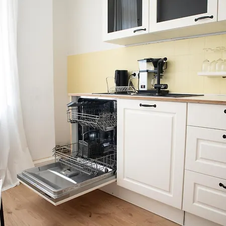 Zwei Grosse Altbau Fuer Gruppen Bis 14 Personen Im Leipziger Westen, Direkte Parkplaetze Im Innenhof, 10 Minuten Vom Zentrum