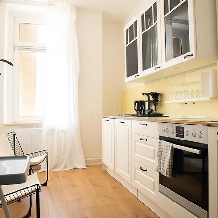 Zwei Grosse Altbau Fuer Gruppen Bis 14 Personen Im Leipziger Westen, Direkte Parkplaetze Im Innenhof, 10 Minuten Vom Zentrum Apartamento *