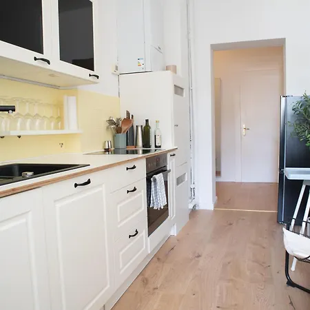 Zwei Grosse Altbau Fuer Gruppen Bis 14 Personen Im Leipziger Westen, Direkte Parkplaetze Im Innenhof, 10 Minuten Vom Zentrum *