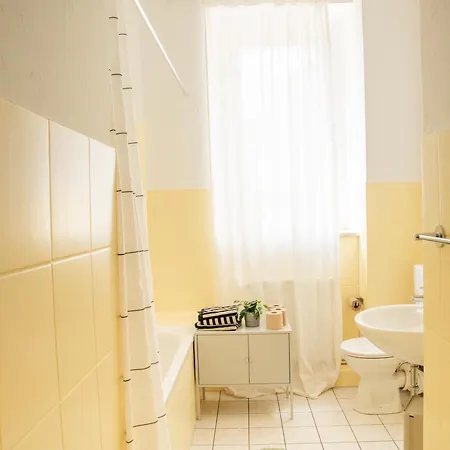 Zwei Grosse Altbau Fuer Gruppen Bis 14 Personen Im Leipziger Westen, Direkte Parkplaetze Im Innenhof, 10 Minuten Vom Zentrum *