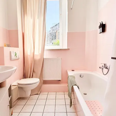 Zwei Grosse Altbau Fuer Gruppen Bis 14 Personen Im Leipziger Westen, Direkte Parkplaetze Im Innenhof, 10 Minuten Vom Zentrum Apartamento *