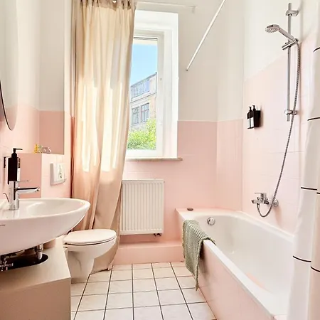 Zwei Grosse Altbau Fuer Gruppen Bis 14 Personen Im Leipziger Westen, Direkte Parkplaetze Im Innenhof, 10 Minuten Vom Zentrum * Leipzig